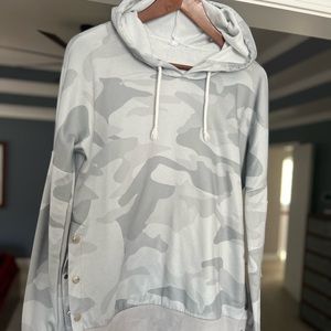 Women’s Large Gray Camo Hoodie Snap sides